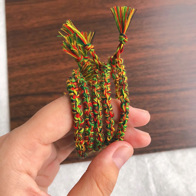 Vòng chỉ mix màu vàng/xanh/đỏ/đen