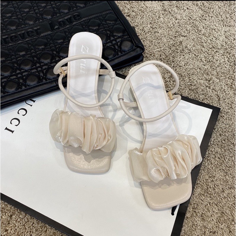 Sandal hottrend 2021 với thiết kế kiểu Pháp