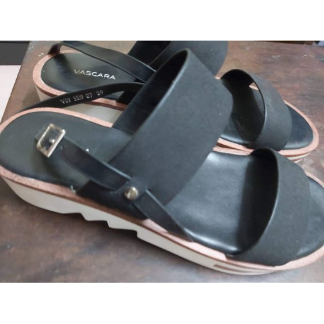 Giày sandals đế bằng Vascara