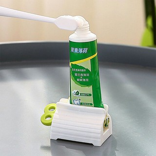 Cuộn kẹp ép kem đánh răng. Dụng cụ lấy kem đánh răng