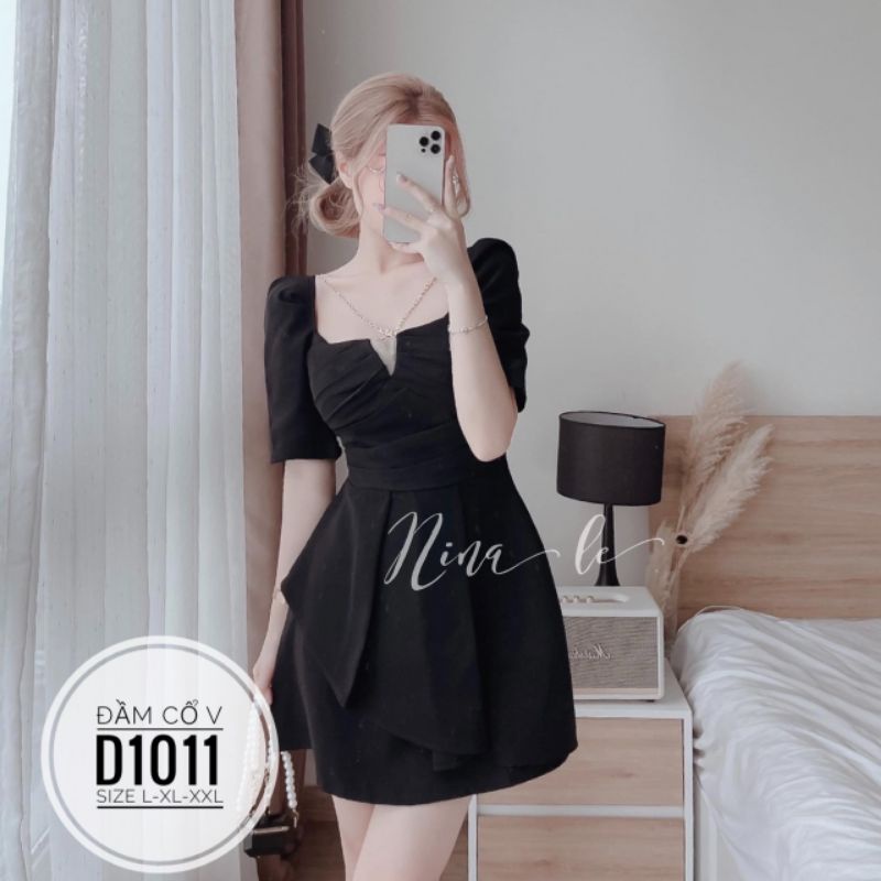 Đầm cổ V dây xích