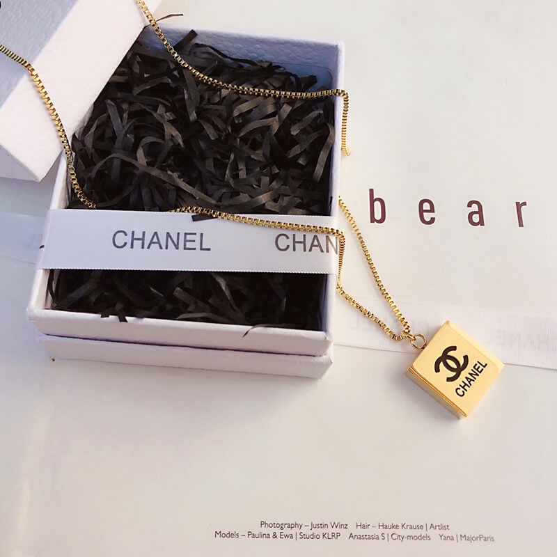 Vòng cổ Bằng Thép Titan Dài Trung Bình Sang Trọng Đơn Giản Dành Cho Nữ