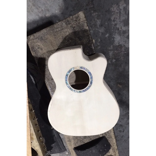 Đàn guitar thiết kế theo yêu cầu. Custom Guitar. Guitar isaac Việt Nam