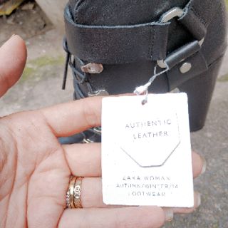 Giày bốt Zara