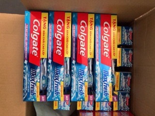 Kem đánh răng Colgate Max Fresh tặng bàn chải