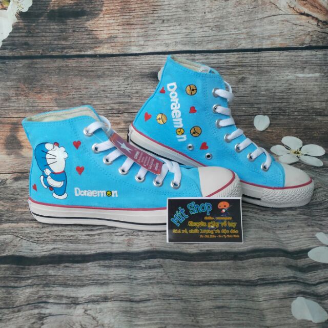 Giày vẽ tay Doreamon