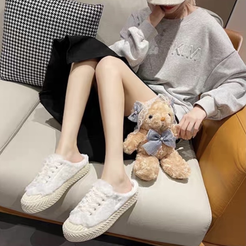 Sục lông thêu chữ B thời trang
