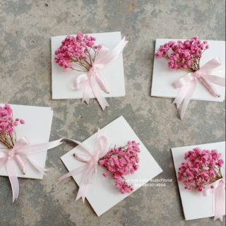Thiệp hoa baby khô hồng handmade