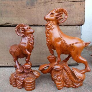 Tượng con dê gỗ hương cao 30