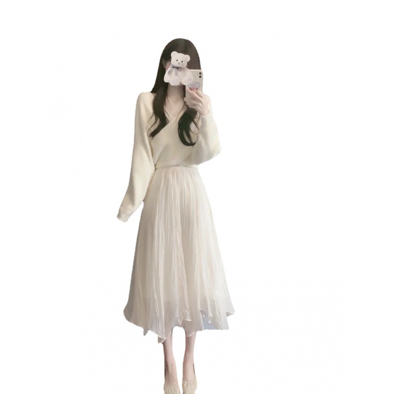 Bộ Áo Dệt Kim Thu Đông Phong Cách Mới 2022 + Chân Váy Lửng Dài Nhẹ Nhàng Hợp Thời Trang