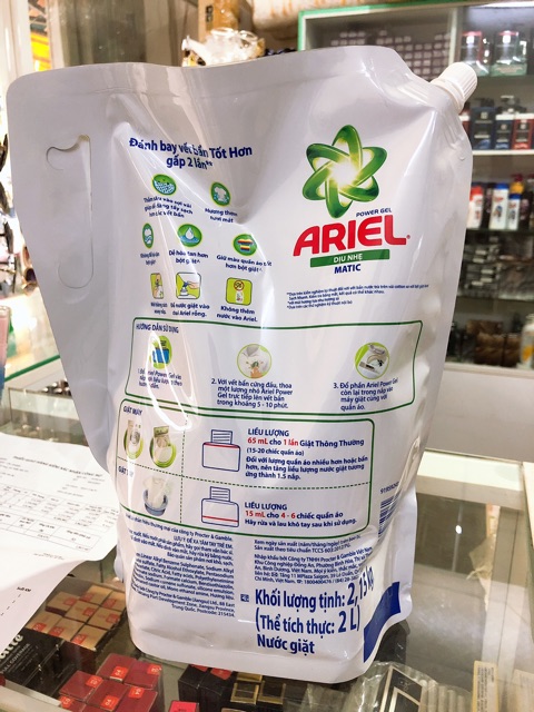 Nước giặt Ariel dịu nhẹ hương sả 2,15 kg