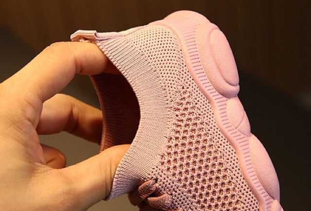 Giày thể thao đế gấu