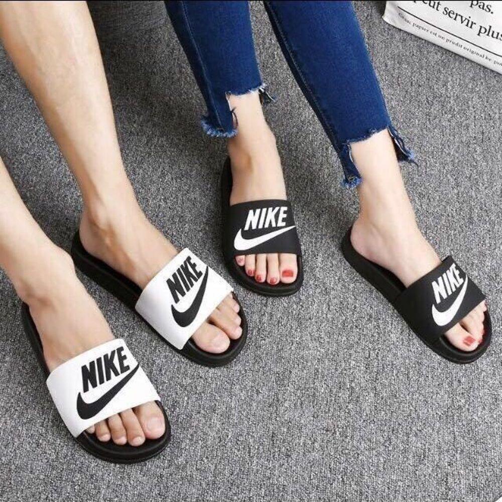 Dép Đi Trong Nhà Tắm Đế Bằng Hở Ngón Chống Trượt In Chữ Dễ Thương Cho Nam Và Nữ