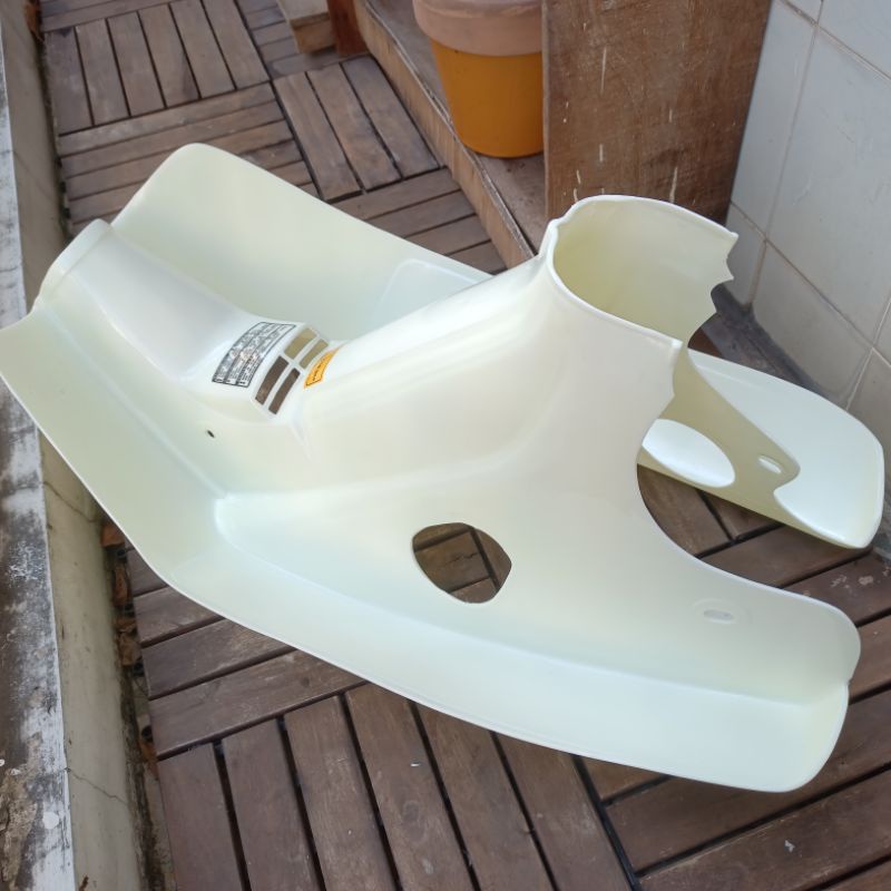 Bửng (yếm) xe cub 81 đèn tròn màu mỡ gà