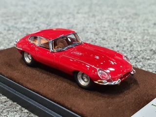 Xe Mô Hình Jaguar E-Type Limited 1:64 JEC ( Đỏ )