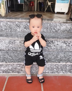 Bộ ba lá đen bé trai