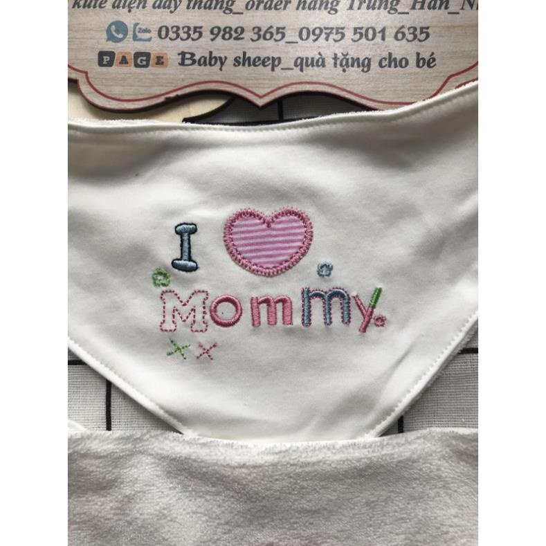 Yếm tam giác kute thêu chữ i love mommy 2 lớp có cúc bấm