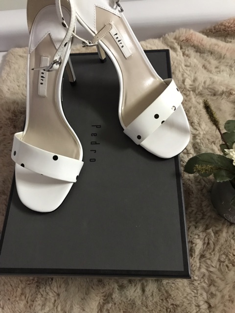 Giày cao gót pedro auth fullbox new size 36 (mua hơn 1tr7)