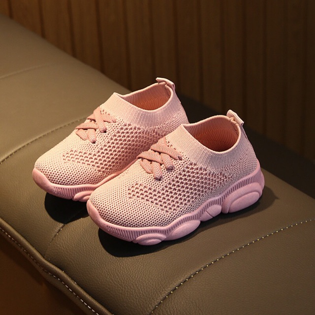 Giày thể thao đế gấu