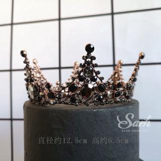 Trang trí vương miện đen