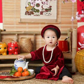 Bộ áo dài nhung ( tặng kèm giây chuỗi đeo) bé newborn đến baby