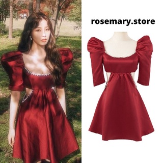 Váy đỏ xẻ eo tay phồng cổ vuông Ngu Thư Hân