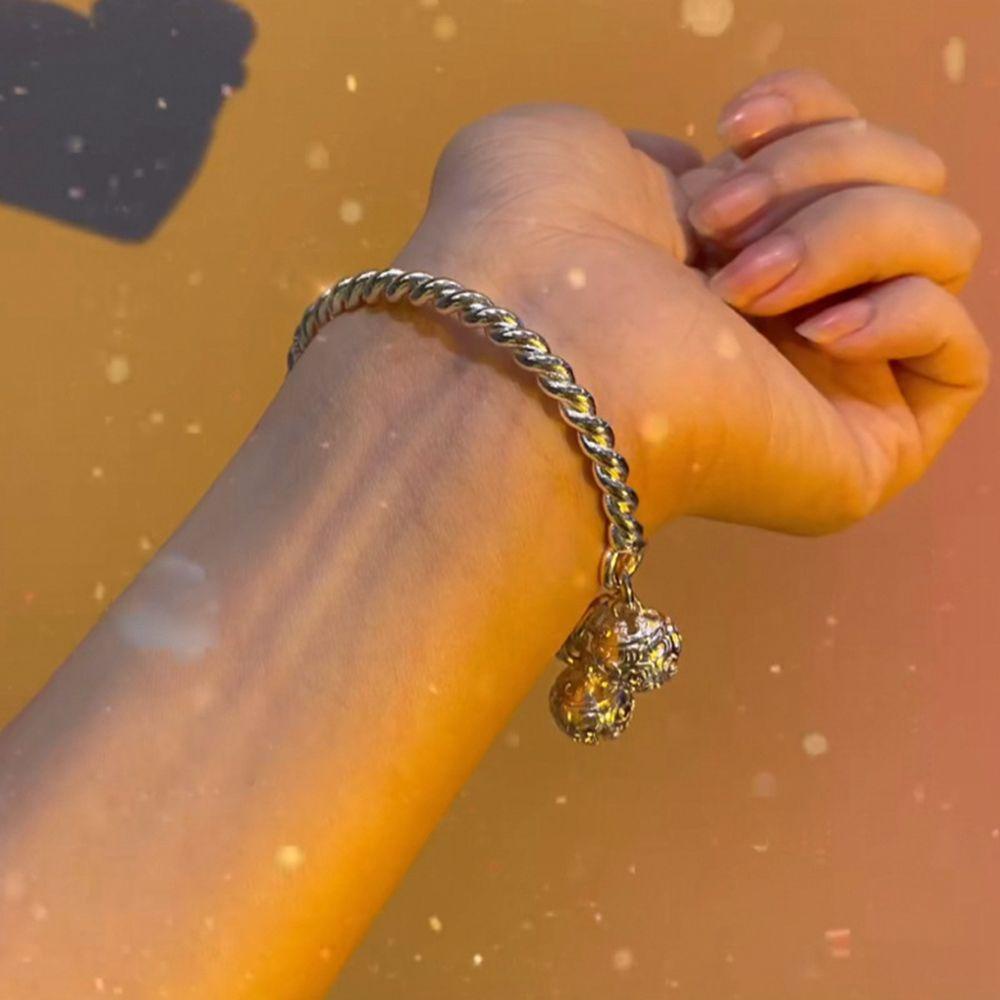 Vòng Đeo Tay Gắn Chuông Đơn Giản Phong Cách Retro Sang Trọng Dành Cho Nữ