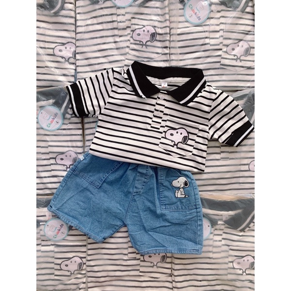 SETB08 Bộ Ngắn Bé Trai Áo Sọc Cổ Bẻ Túi In Snoopy Quần Jean Mềm Cho Bé 8kg đến 20kg