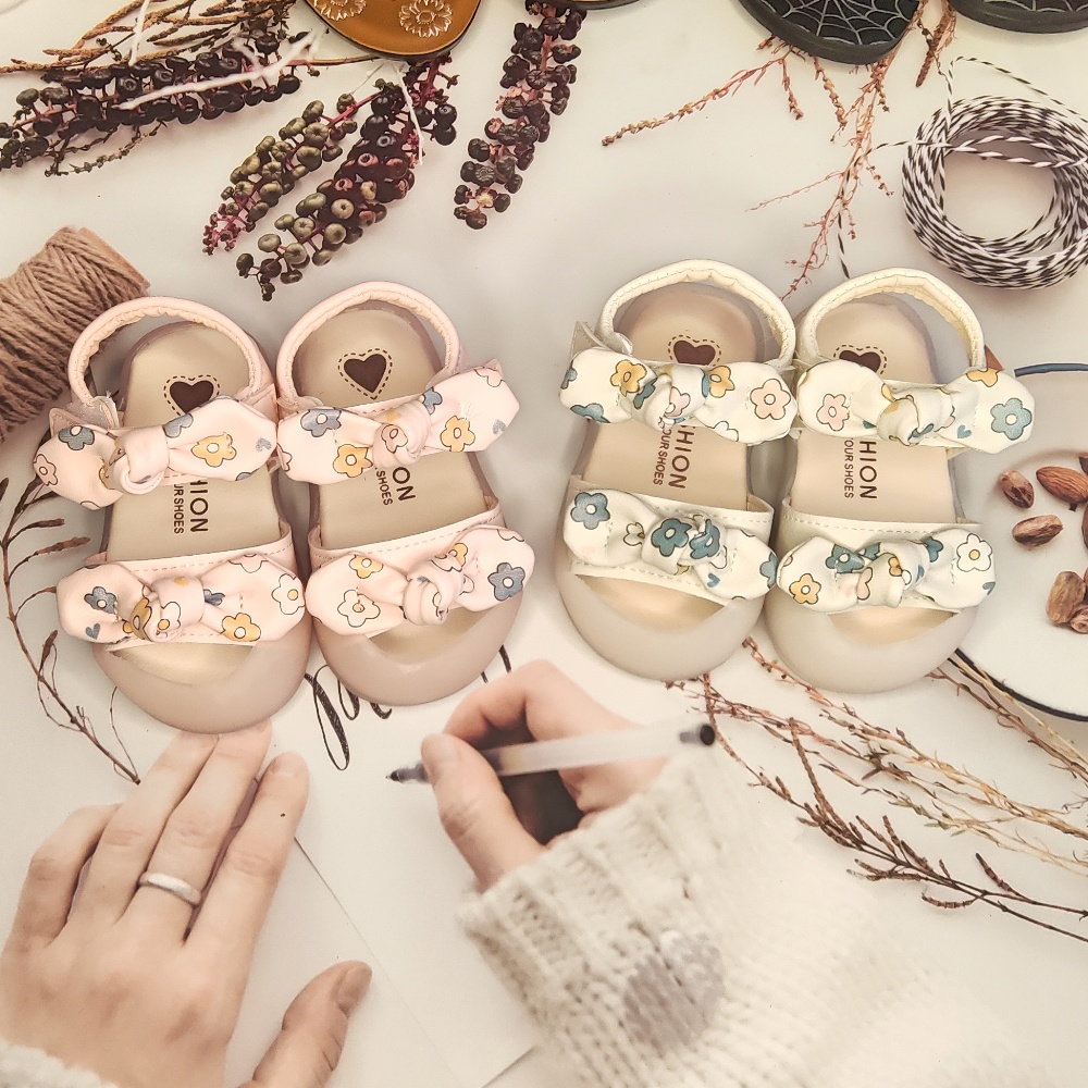 Giày tập đi cho bé gái siêu dể thương mẫu mới 2022 Ankids 563