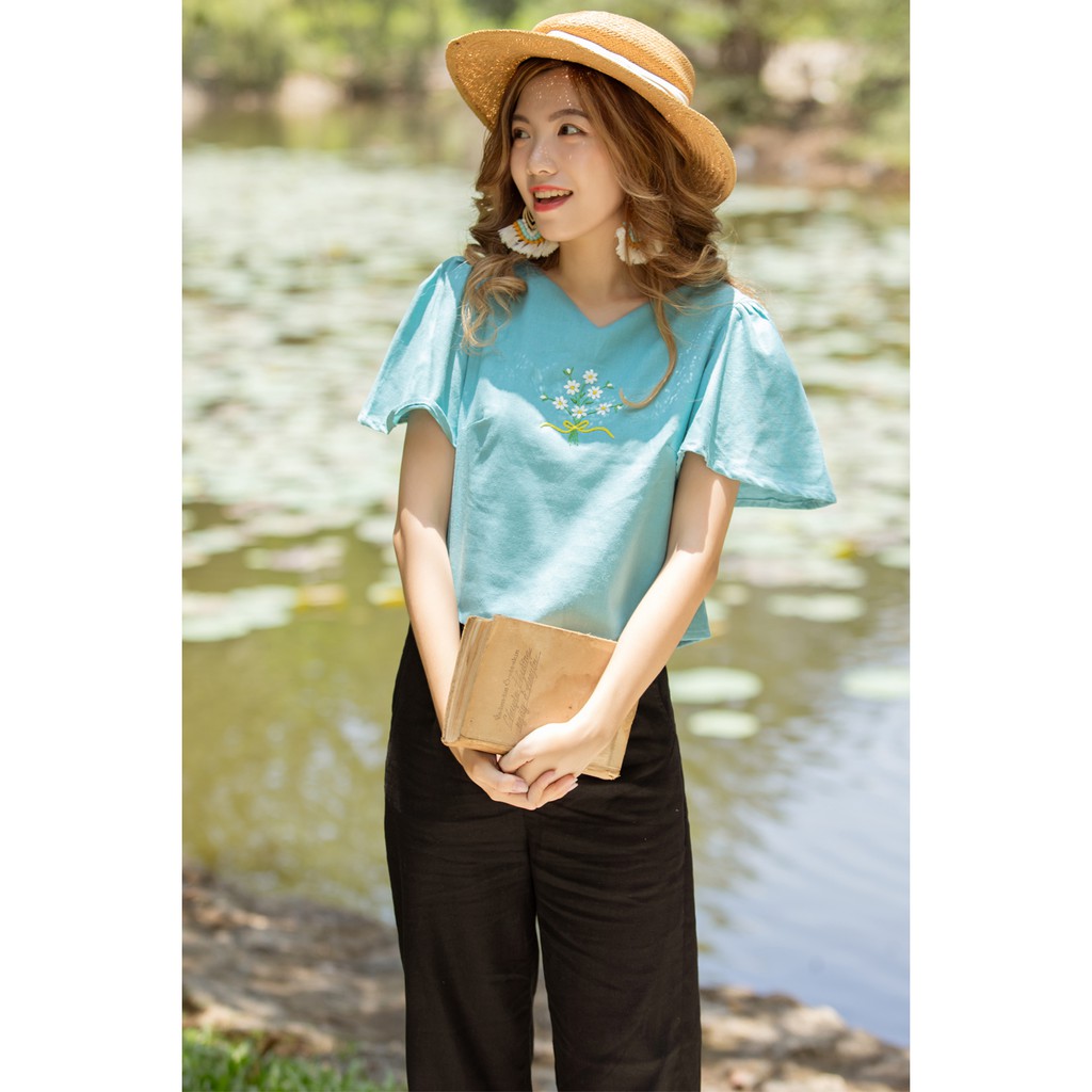 Jenny Le - Áo linen thêu tay chùm cúc họa mi Daisy Top JL162