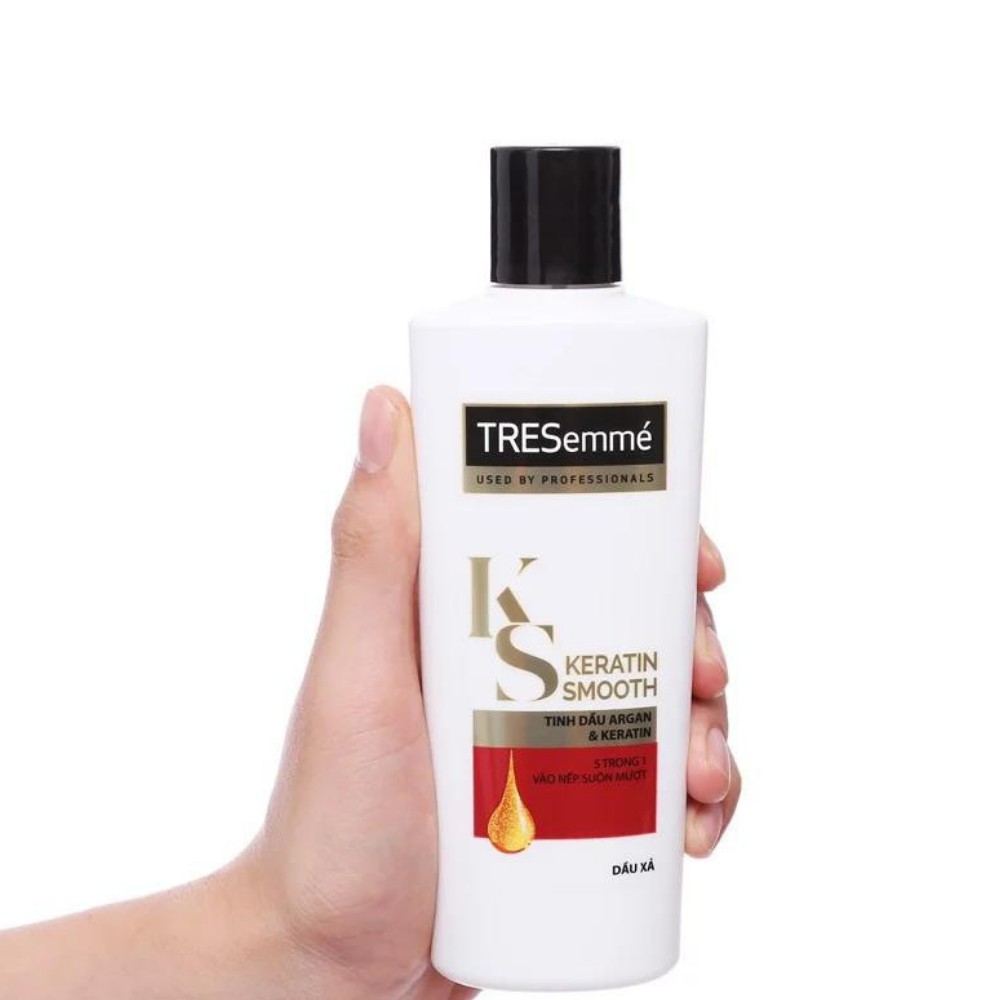 Dầu xả TreSemme Keratin Smooth vào nếp suôn mượt 340g