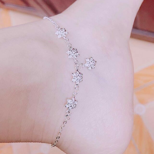 Lắc chân hoa bạc