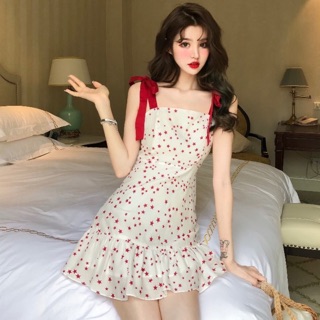 Đầm hai dây dáng xoè ngôi sao