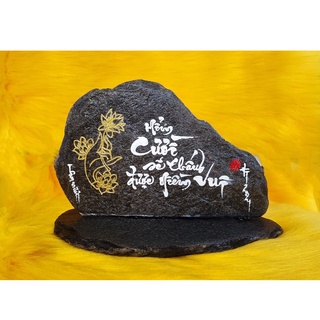 Thư pháp viết trên đá . Kích thước: 27x17x12cm