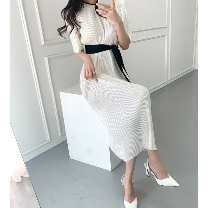 Váy trắng dập ly đai buộc đen sang chảnh
