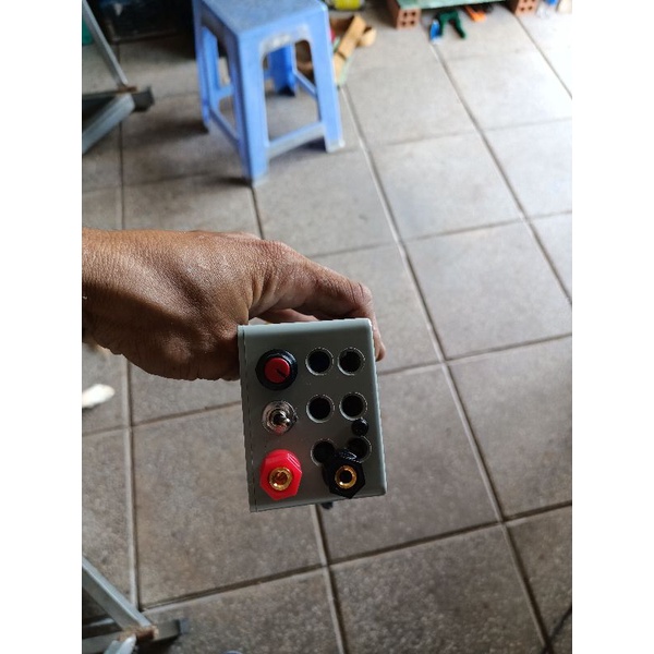Hộp nhựa 136x68x50mm khoan lỗ sẳng