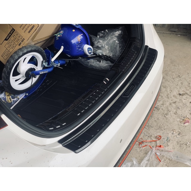 Ốp chống trầy cốp trong, ngoài cacbon xe Kia Cerato 2019- 2021 vân Carbon cao cấp