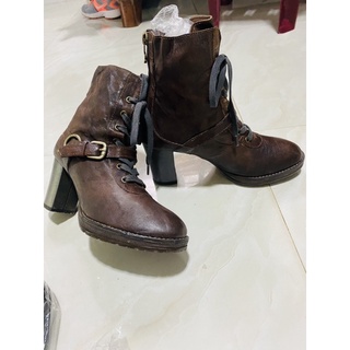 Giày da cao gót cổ cao