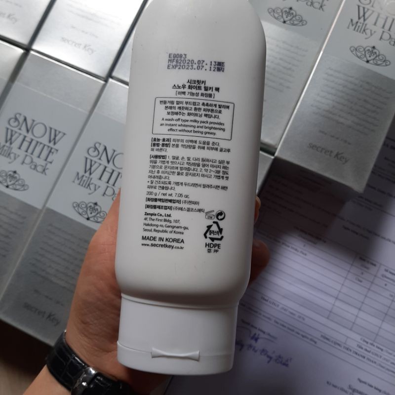 Kem Tắm Trắng Secret Key Snow White Milky Pack 200ml