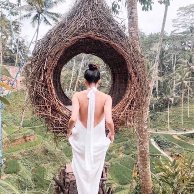 Váy hở lưng