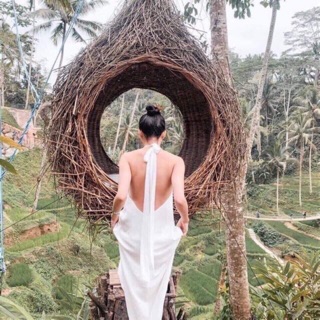 Váy hở lưng