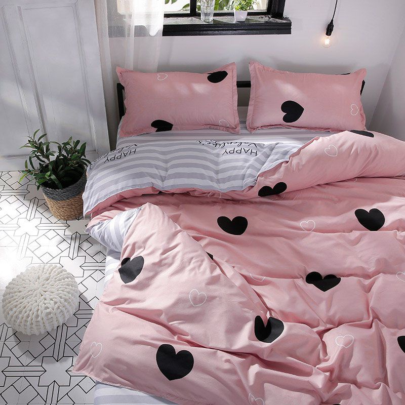 Bộ Chăn Ga Và Vỏ Gối In Hình Trái Tim Xinh Xắn