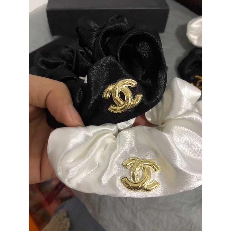 cột tóc chanel  thương hiệu sang chảnh