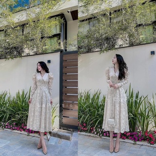 Đầm ren hoa cổ V màu be