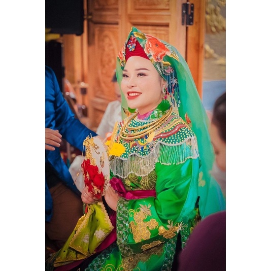 Khăn chùm thêu hoa