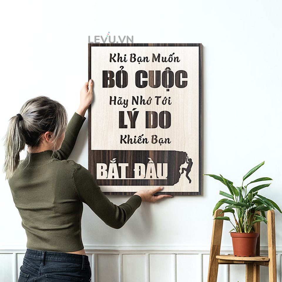 Tranh chữ slogan LEVU003 "Khi bạn muốn bỏ cuộc, hãy nhớ tới lý do khiến bạn bất đầu"
