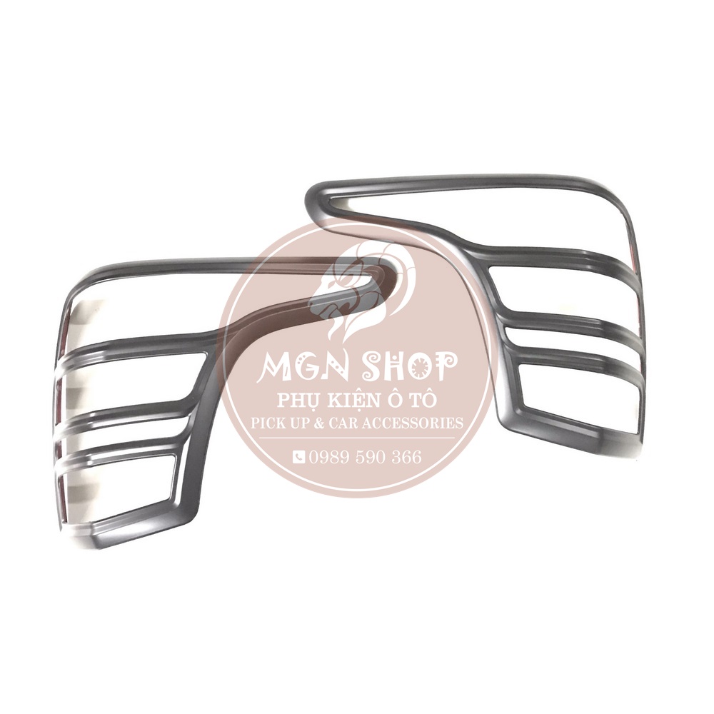 [Ốp đèn hậu] [Mitsubishi Triton 2015 - 2018] [màu đen / màu bạc]