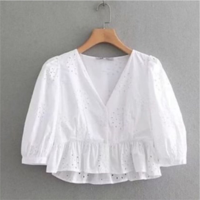 Áo xô thêu đục lỗ
