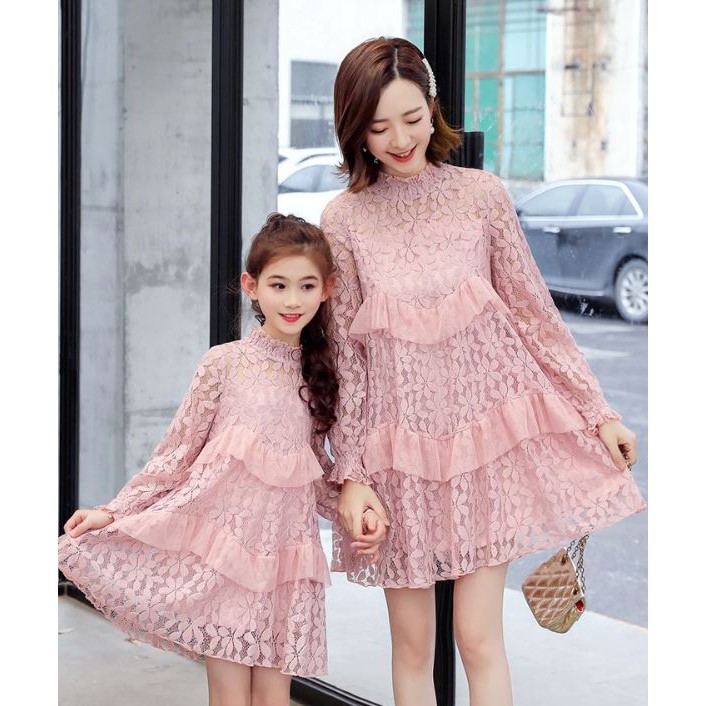 Đồ Đôi Mẹ Và Bé Đầm Ren Xếp Tầng Sang Trọng Nhẹ Nhàng