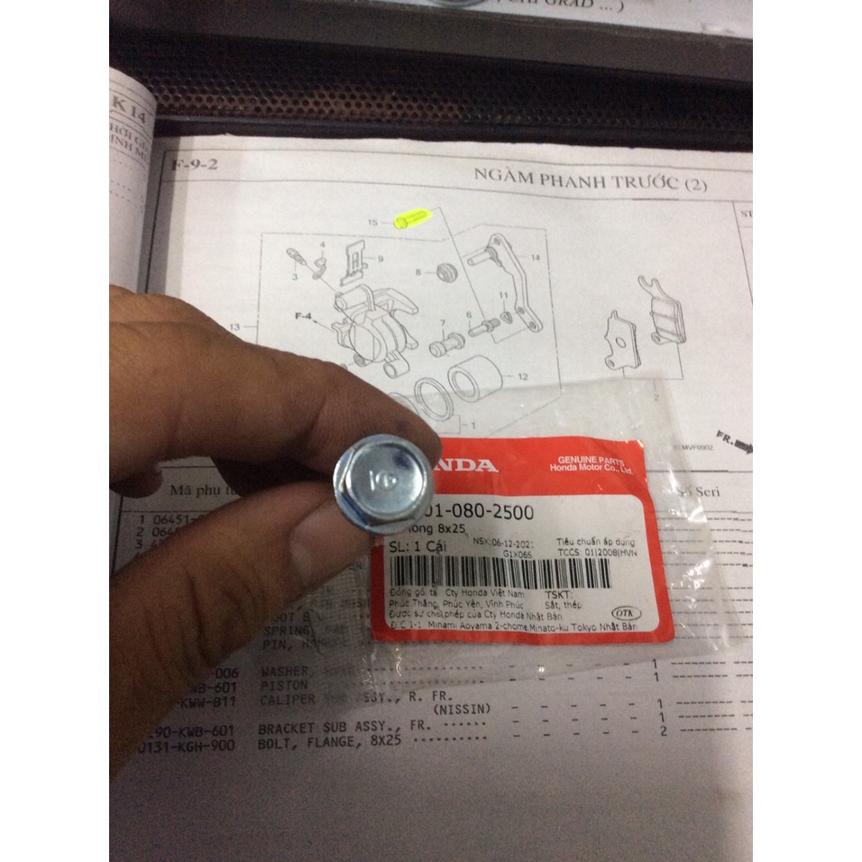 Ốc bắt heo dầu trước Honda 8ly25